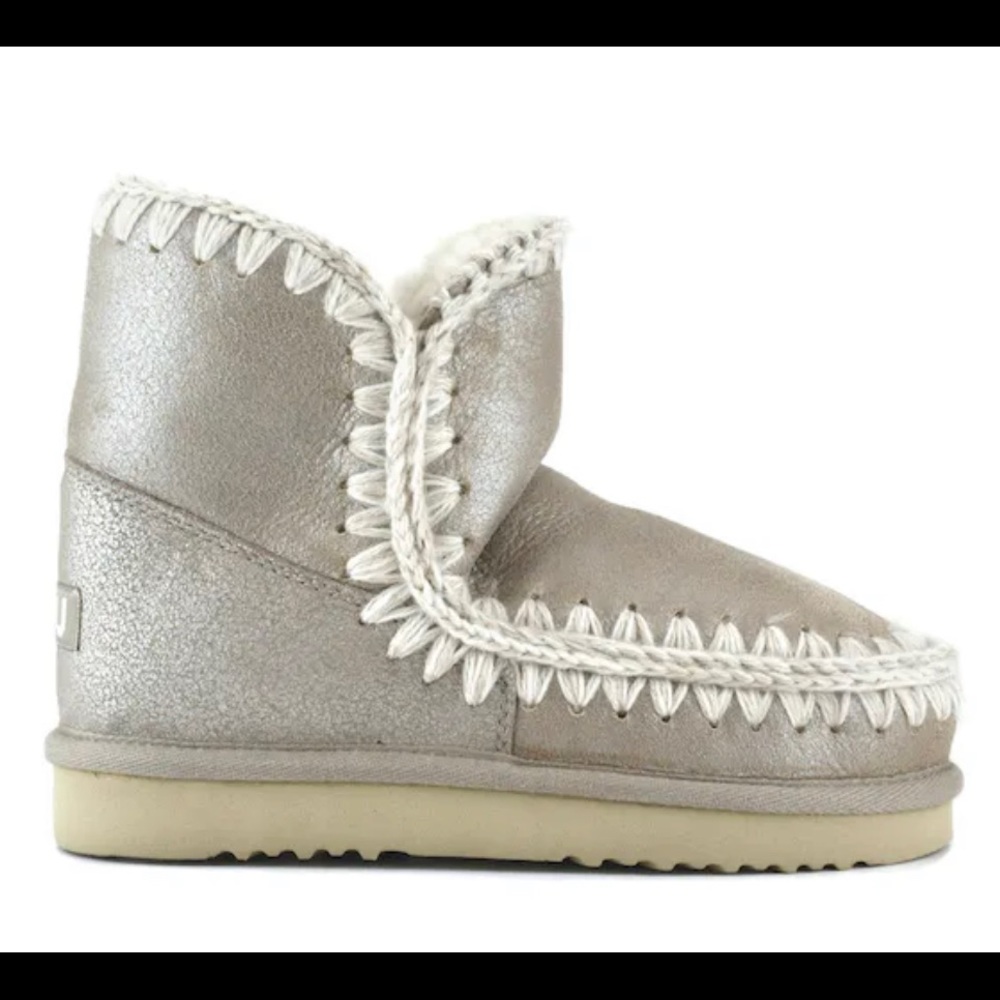 ISO MOU ESKIMO 18 BOOTS IN STONE METALLIC size us 10 or eur 41
